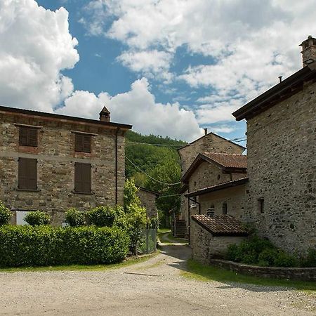Albergo Diffuso Casa Delle Favole Ferriere Exteriör bild