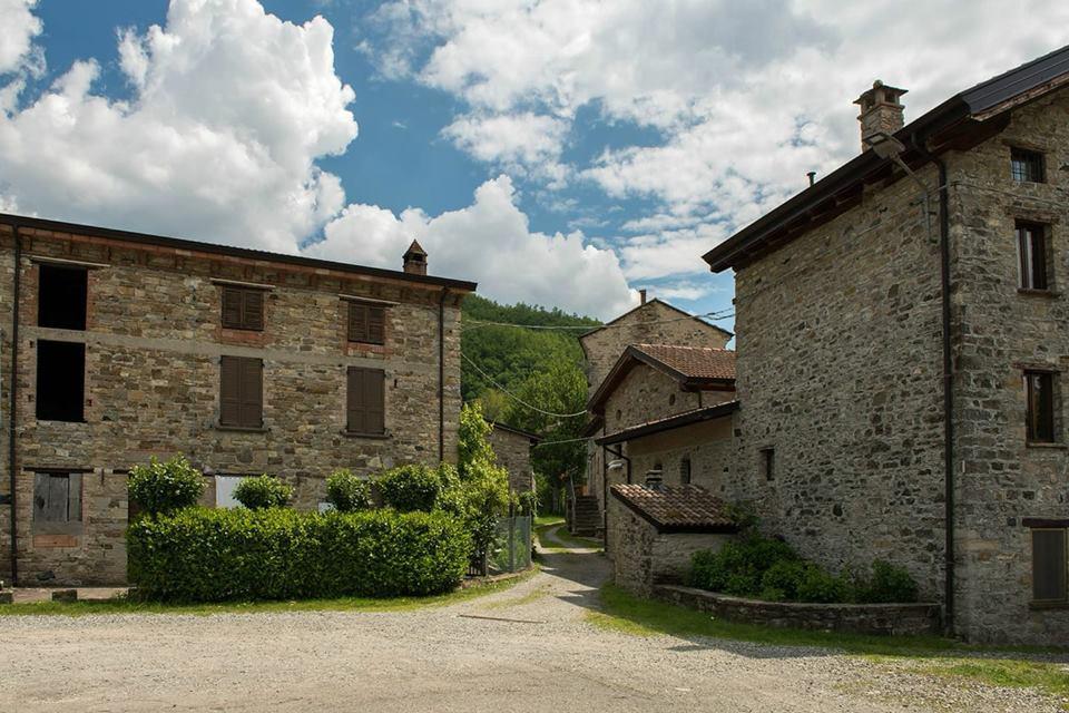 Albergo Diffuso Casa Delle Favole Ferriere Exteriör bild