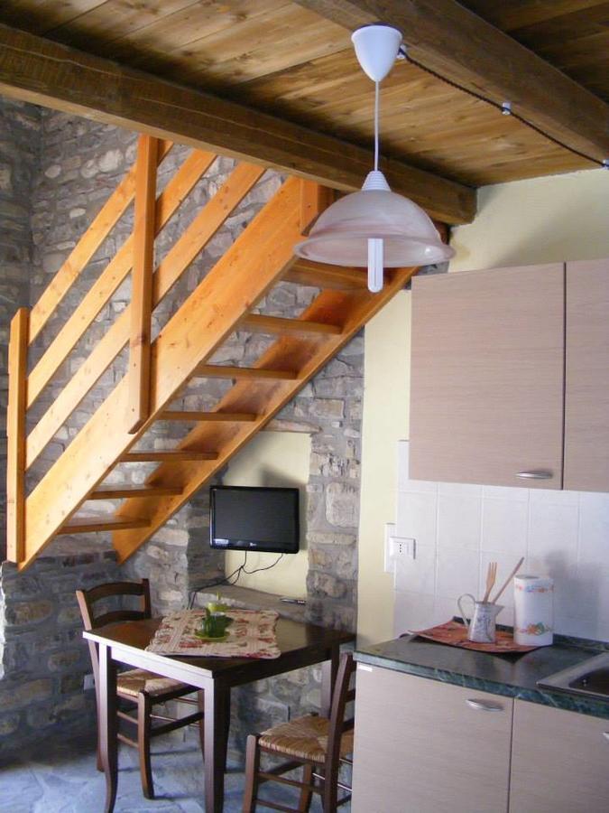 Albergo Diffuso Casa Delle Favole Ferriere Exteriör bild