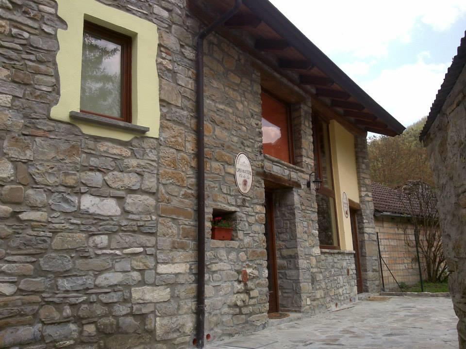 Albergo Diffuso Casa Delle Favole Ferriere Exteriör bild