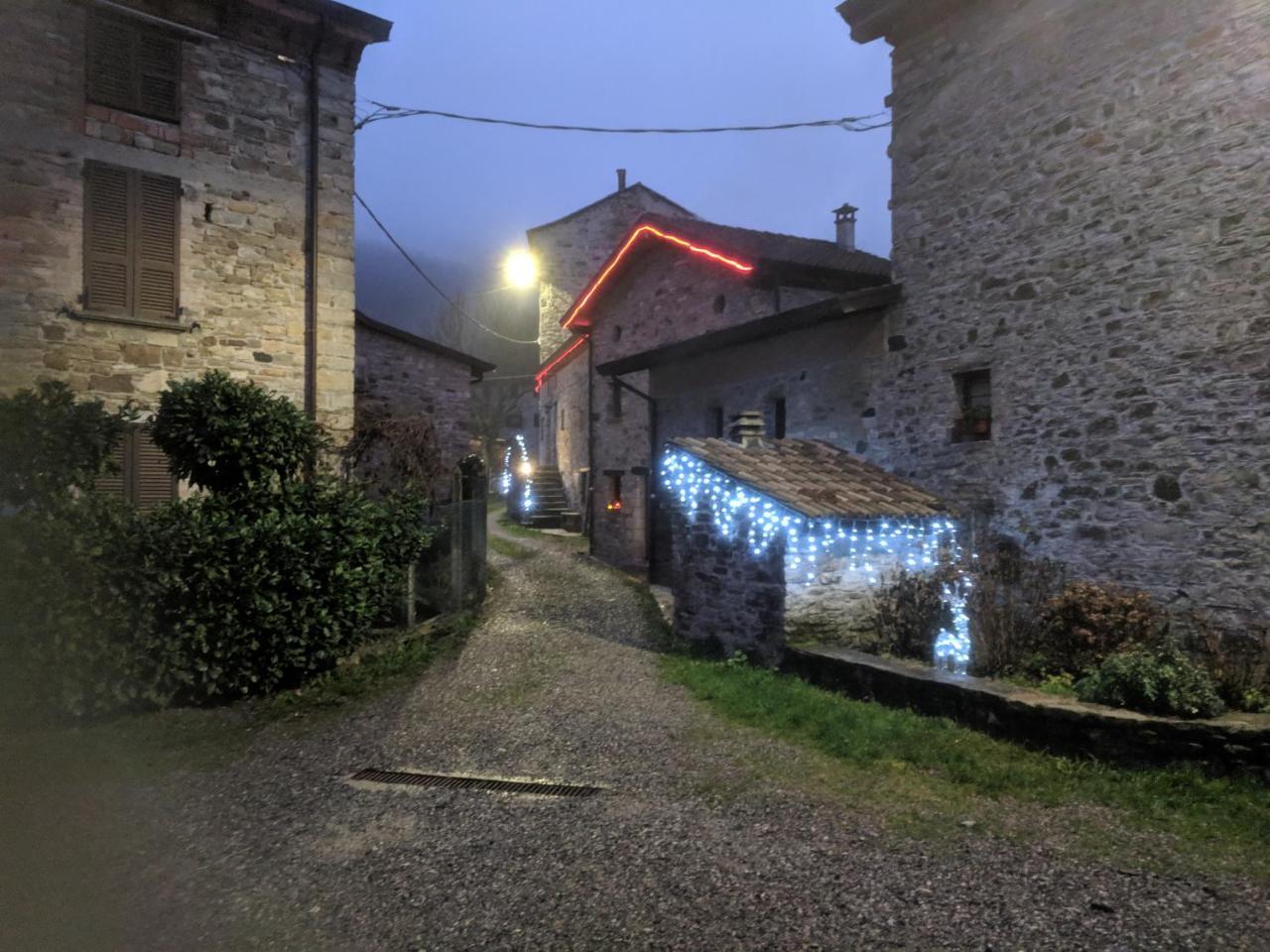Albergo Diffuso Casa Delle Favole Ferriere Exteriör bild