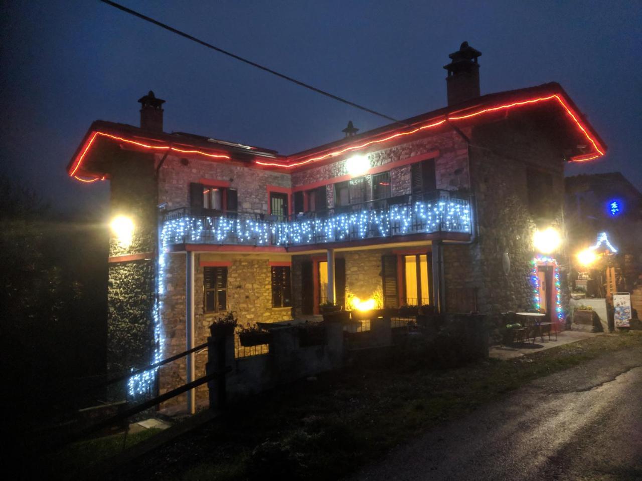 Albergo Diffuso Casa Delle Favole Ferriere Exteriör bild