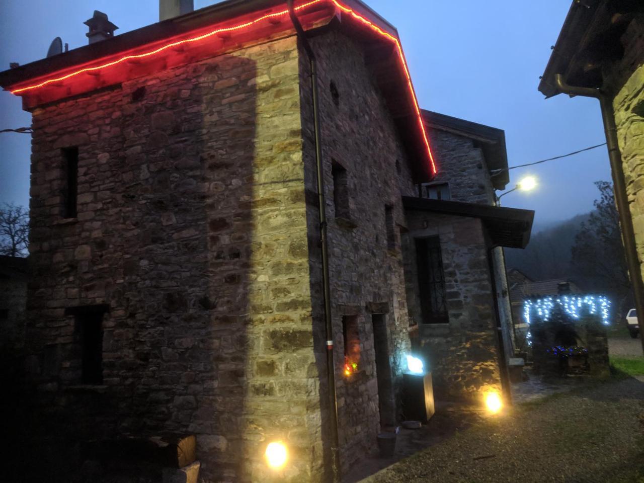 Albergo Diffuso Casa Delle Favole Ferriere Exteriör bild
